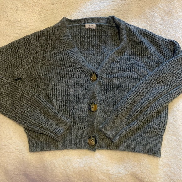 Cropped Knit Sweater - Picture 3 of 3